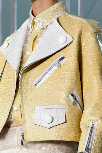 Look 70